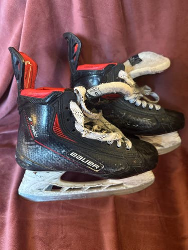 Bauer Vapor 3X Pro Hockey Skates Extra Wide Width Size 5 (Used)