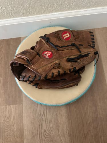 Nokona RH Outfield Softball Glove 13" (Used)