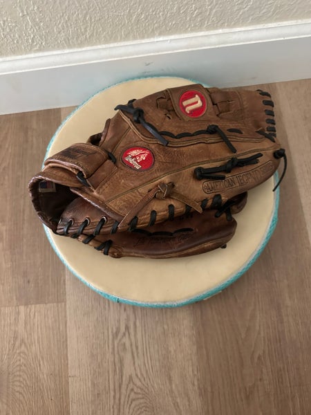 Nokona RH Outfield Softball Glove 13" (Used)