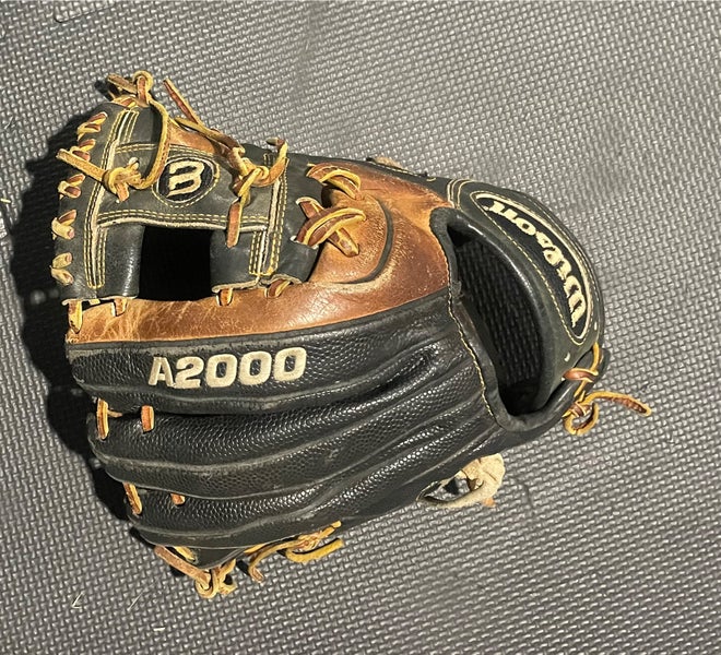 Wilson A2000 RH Infield Baseball Glove 11.25" (Used)