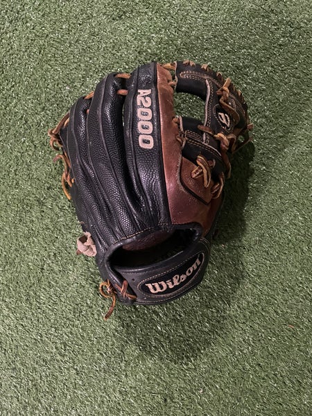 Wilson A2000 RH Infield Baseball Glove 11.25" (Used)