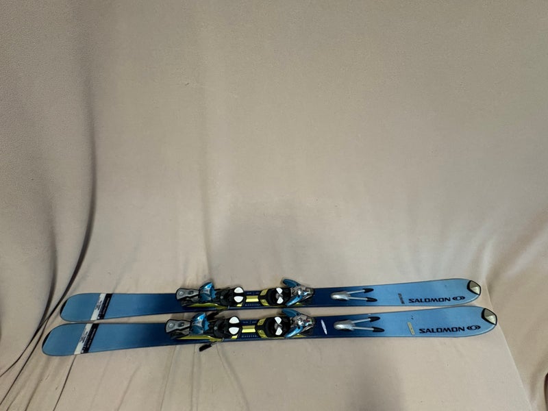 Unisex All Mountain 160 cm Salomon Scream 8 Skis With Bindings (Used)