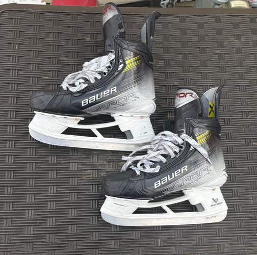 2023 Bauer Vapor Hyperlite 2 Hockey Skates 9 (Used)