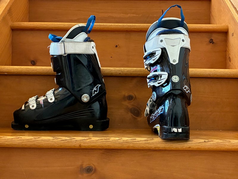 Mondo 24 & 24.5 Unisex Nordica Racing Dobermann World cup 100 Ski Boots Medium Flex (Used)