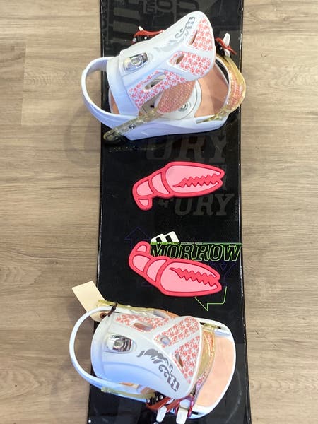 Used Morrow Fury 155 cm Snowboard | Women's Morrow Wildflower MD