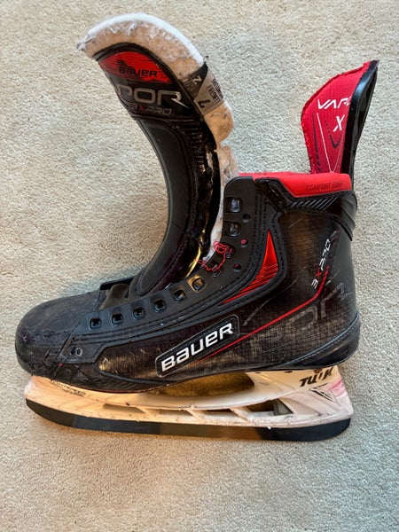 2023 Bauer Vapor 3X Pro Hockey Skates Regular Width 7 (Used)