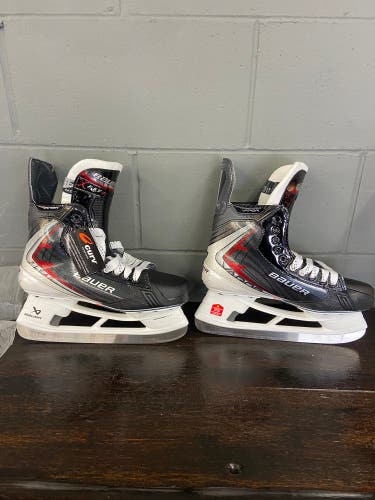 2025 Bauer Vapor FLY40 Hockey Skates Regular Width 9.5 (New)