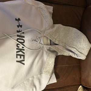 Gray Adult Unisex Large Under Armour Sweatshirt (Used)