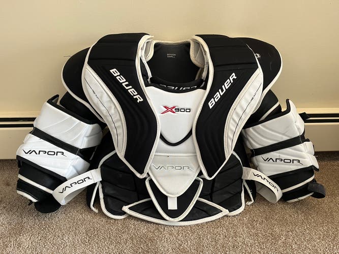 Small Bauer Vapor X900 Goalie Chest Protector (Used)