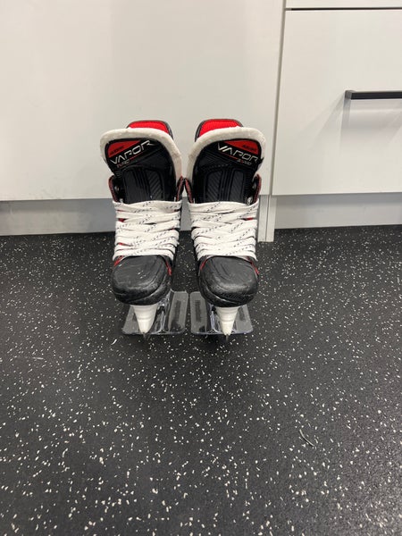 Bauer Vapor 3X Pro Hockey Skates Regular Width Size 1.5 (Used)