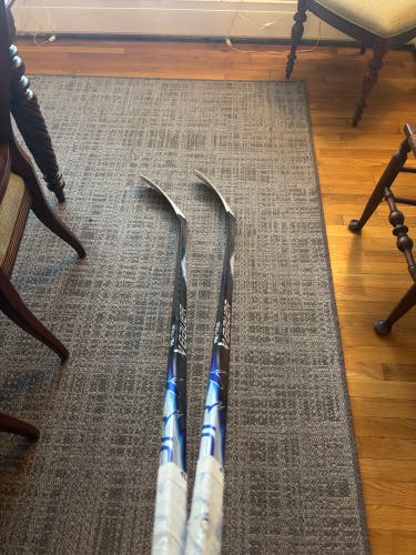 Senior Bauer Vapor FlyLite Right Handed Hockey Stick P92 77 Flex (Used)
