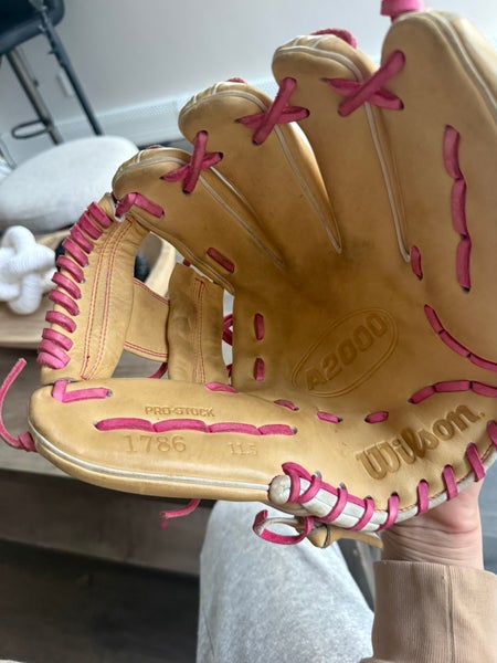 2024 Wilson A2000 RH Infield Baseball Glove 11.5" (Used)