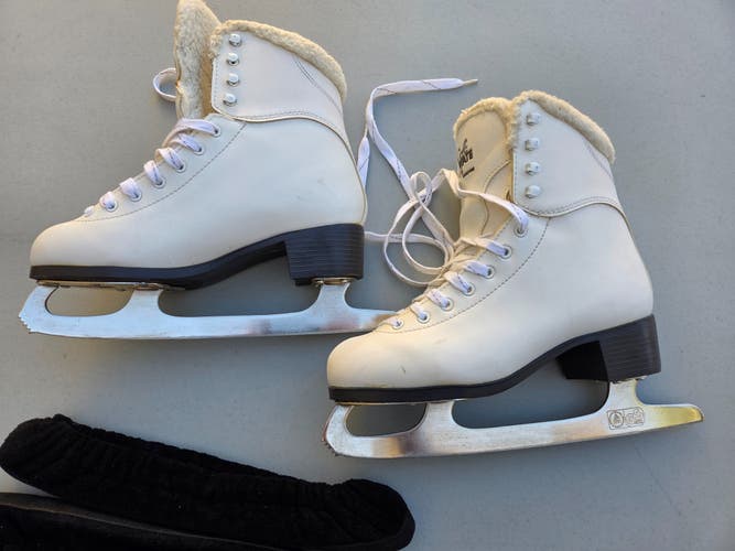 Jackson SoftSkate Women’s Figure Skates – Size 8 (Used)
