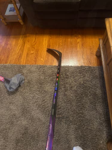 Intermediate Bauer Nexus Tracer Right Handed Hockey Stick P28 65 Flex (New)