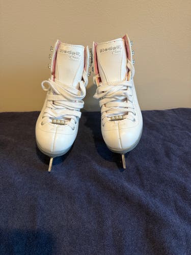 Riedell Figure Skates B Junior 1 (Used)