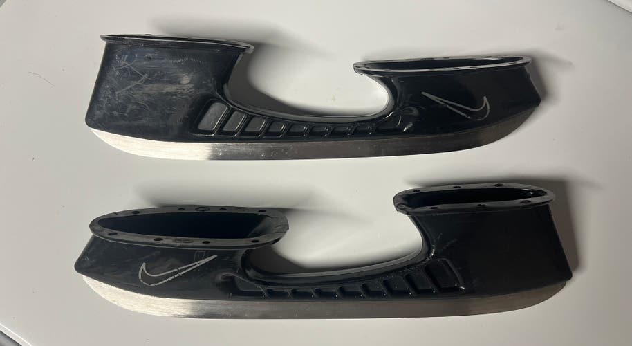 BAUER NIKE TUUK CUSTOM+ 2 HOLDERS AND STEEL SIZE 272MM LEFT AND RIGHT USED