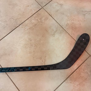 Senior Bauer Twitch Left Hand Hockey Stick P28 77 Flex (Used)