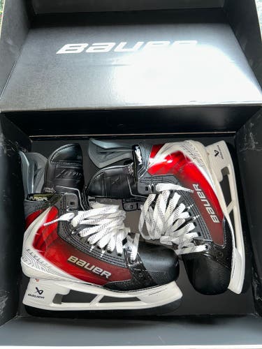 2025 Bauer Vapor Flylite Hockey Skates Regular Width 7 (New)