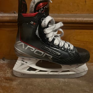 2021 Bauer Vapor 3X Hockey Skates Narrow Width Size 5.5 (Used)