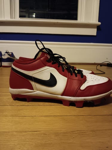Red Men's Size M 12.5 (W 13.5) Adult Nike Molded Cleats Cleats (Used)