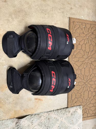 CCM kp 1.9 knee pads