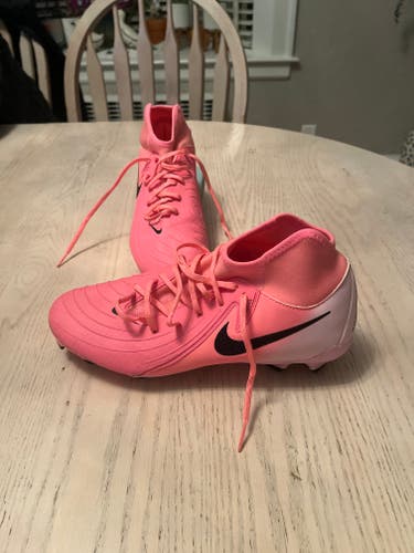 Pink Unisex Size M 7.5 (W 8.5) Nike Phantom Luna Elite Molded Cleats Cleats (New)