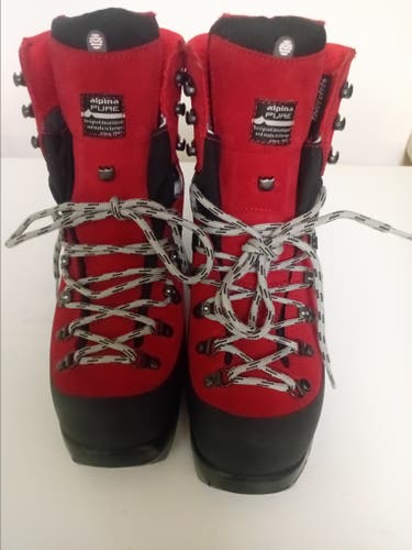 ⁹Size 9.0 Alpina Cross country...backcountry boots Cross Country Ski Boots (New)