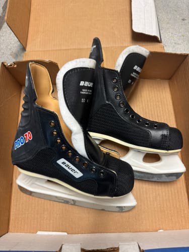 1995 Bauer Hockey Skates Regular Width Size 1 (New)