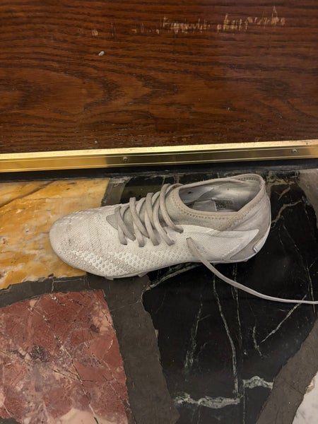 White Unisex Size M 6.5 (W 7.5) Adidas Predator Accuracy Turf Cleats Cleats (Used)