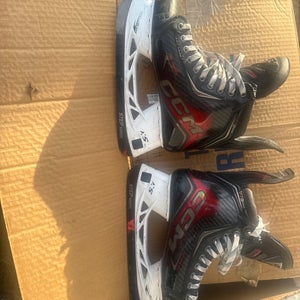 2025 CCM JetSpeed FT8 Pro Hockey Skates Regular Width 8 (Used)
