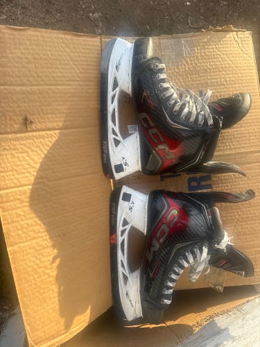 2025 CCM JetSpeed FT8 Pro Hockey Skates Regular Width 8 (Used)
