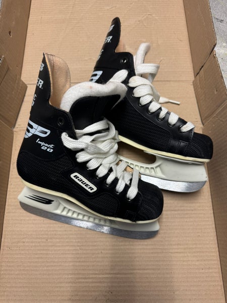 1995 Bauer Hockey Skates Regular Width Size 2 (New)