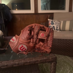 2023 Wilson A2000 RH Infield Baseball Glove 11.75" (Used)