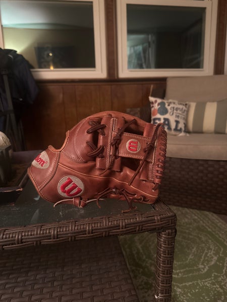2023 Wilson A2000 RH Infield Baseball Glove 11.75" (Used)