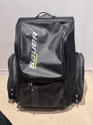Bauer Elite Wheeled Hockey Backpack - Junior (Used)