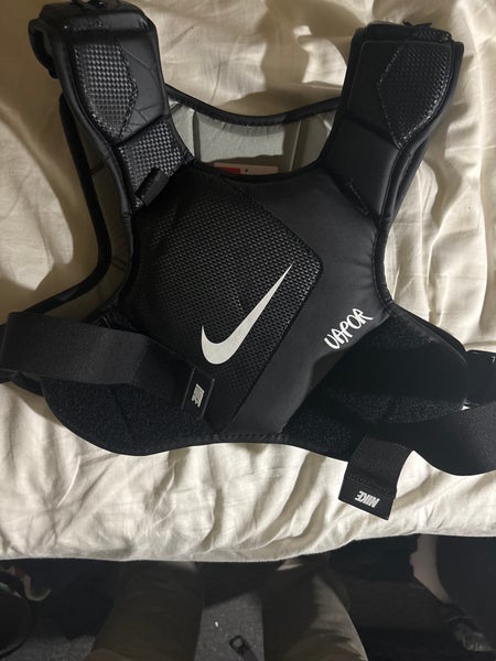 Medium/Large Adult Nike Vapor Shoulder Pads (Used)