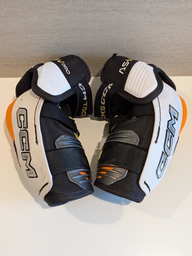 Senior Medium CCM Tacks AS-V Pro Elbow Pads Pro Stock (Used)