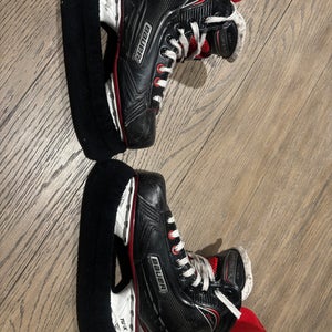 Bauer Vapor X500 Hockey Skates Regular Width Size 5.5 (New)