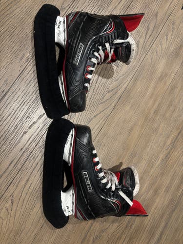Bauer Vapor X500 Hockey Skates Regular Width Size 5.5 (New)