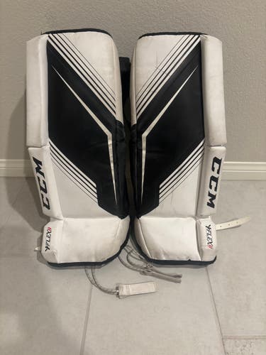 24" CCM YTFlex 2 Goalie Leg Pads (Used)