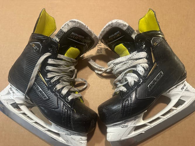 2018 Bauer Supreme S27 Hockey Skates Regular Width Size 5 (Used)