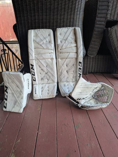 32" CCM Eflex 5.9 Regular Goalie Full Set (Used)