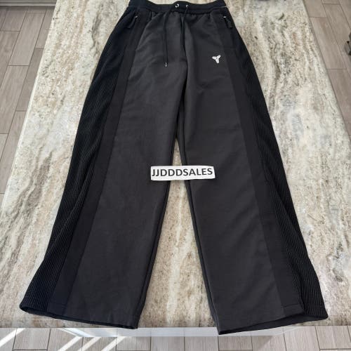 Nike Kobe Mamba Pleated Pants Loose Fit Black Basketball IB0009-010 Men’s Large

New with Tags