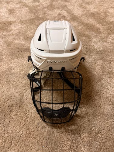 Medium Bauer Re-Akt 155 Helmet (Used)