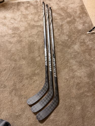Custom Senior Bauer Vapor Hyperlite 2 Right Handed Hockey Stick P92 77 Flex Pro Stock (Used)