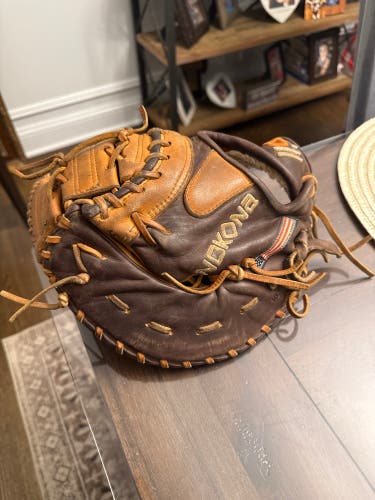 2022 Nokona Alpha RH First Base Baseball Glove 10.5" (Used)