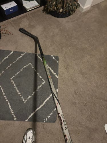 Intermediate Bauer Vapor Hyperlite 2 Left Hand Hockey Stick P92 55 Flex (Used)