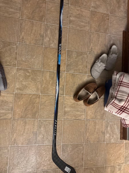 Senior Bauer Vapor FlyLite Left Hand Hockey Stick P28 77 Flex (New)
