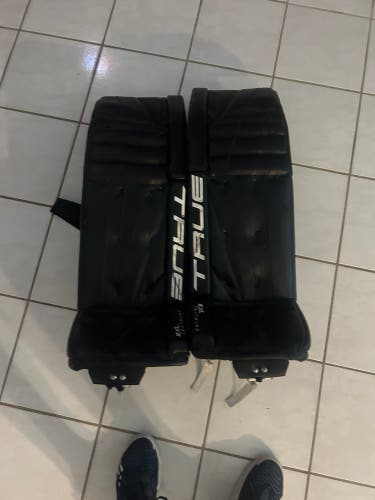 36" 2024 True Catalyst 7X3 Goalie Leg Pads (Used)