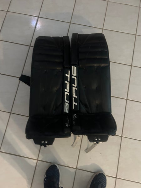 36" 2024 True Catalyst 7X3 Goalie Leg Pads (Used)